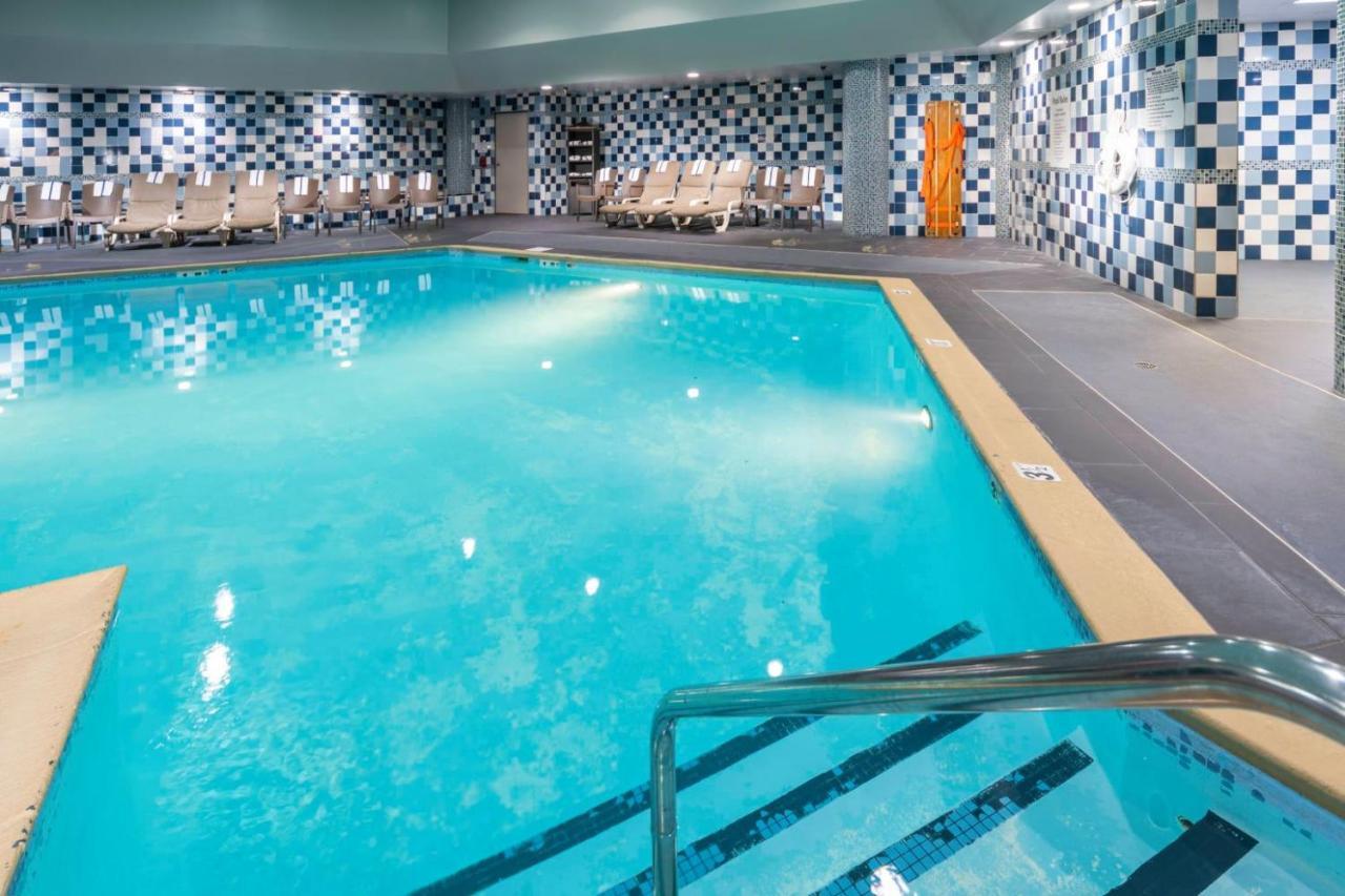 Holiday Inn Louisville East - Hurstbourne By Ihg Buitenkant foto
