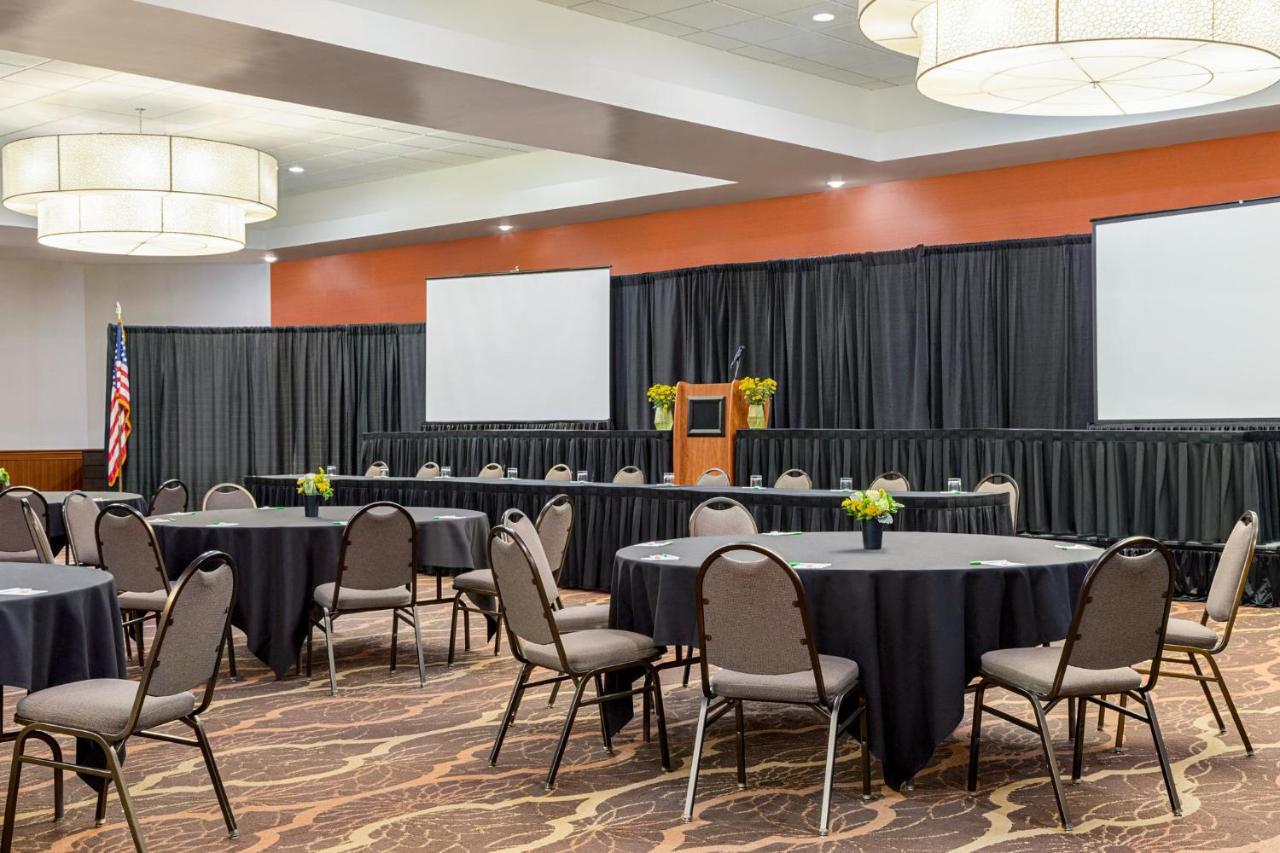Holiday Inn Louisville East - Hurstbourne By Ihg Buitenkant foto