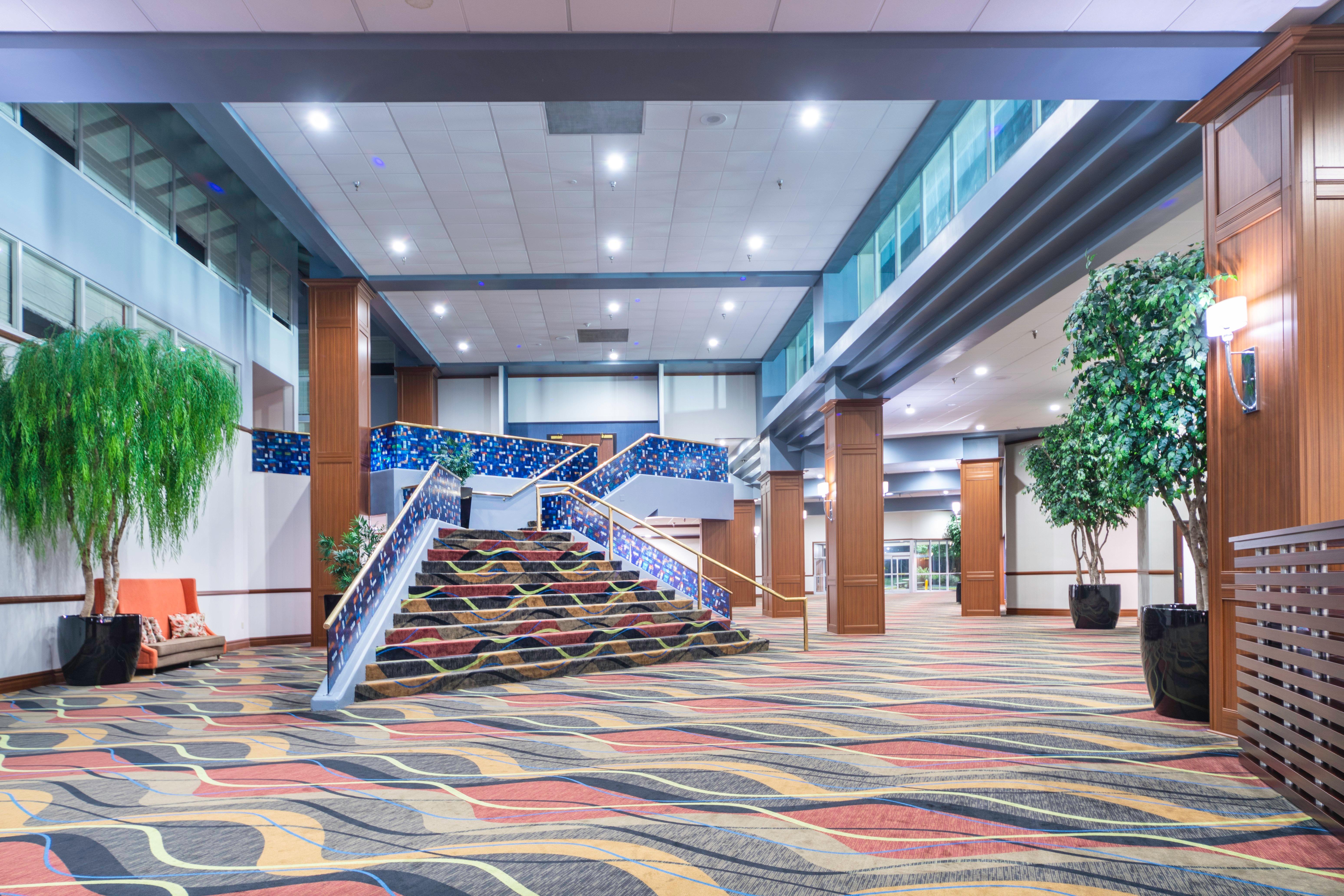 Holiday Inn Louisville East - Hurstbourne By Ihg Buitenkant foto